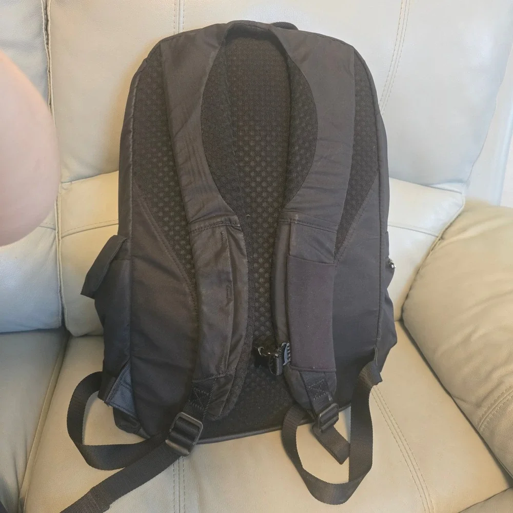Rare Out Of Print Lululemon Cruiser Backpack Bag Black Pockets‎ Zip